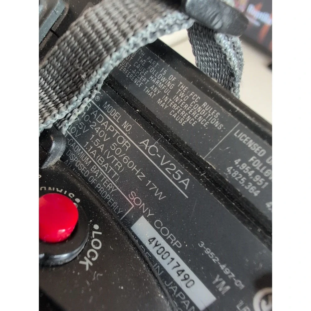 Sony Handycam Video 8 Camcorder With Accessories CCD-FX730V + Bag And Remote